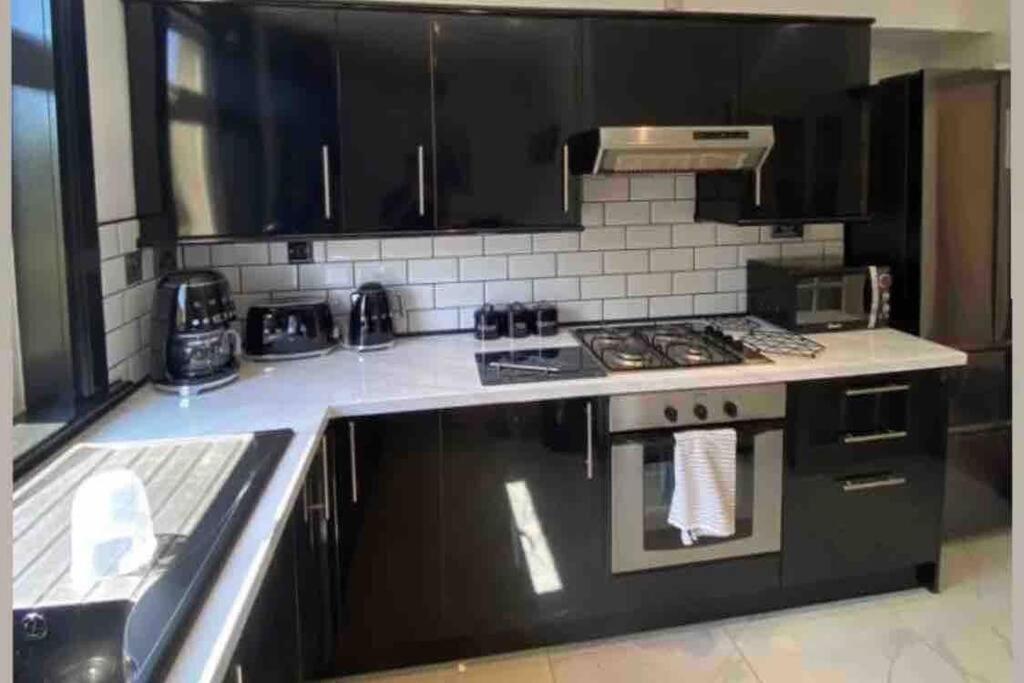 Lovely 2 Bedroom With Private Garden EDI Eksteriør bilde